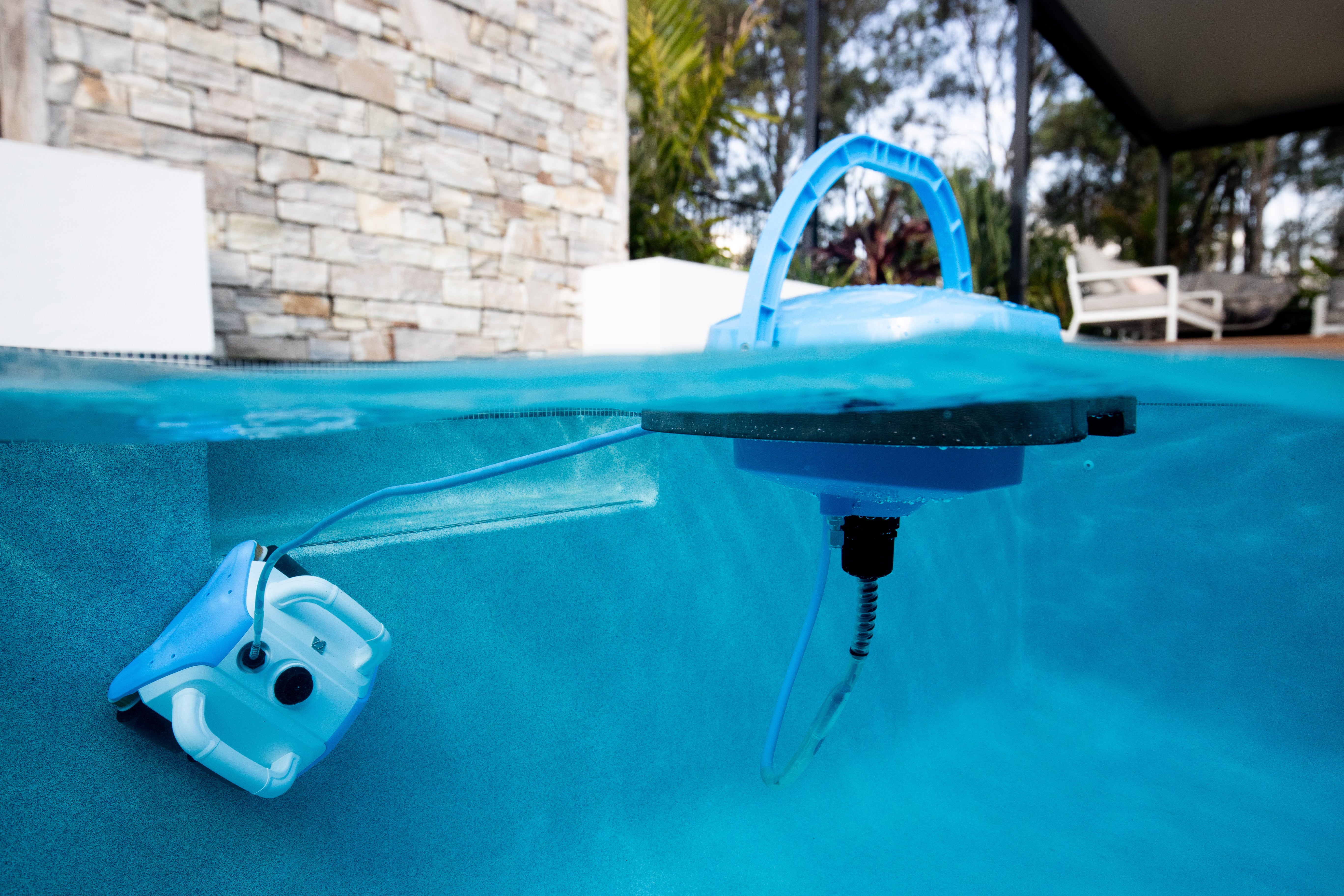 ROBO-ROVER - Battery Powered Robotic Pool Cleaner