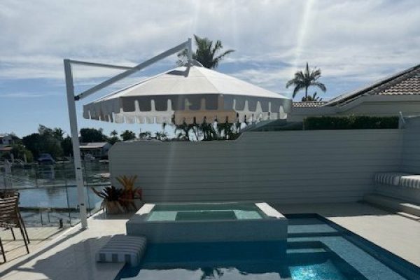 DESIGNER HAMPTONS POOLSIDE UMBRELLA