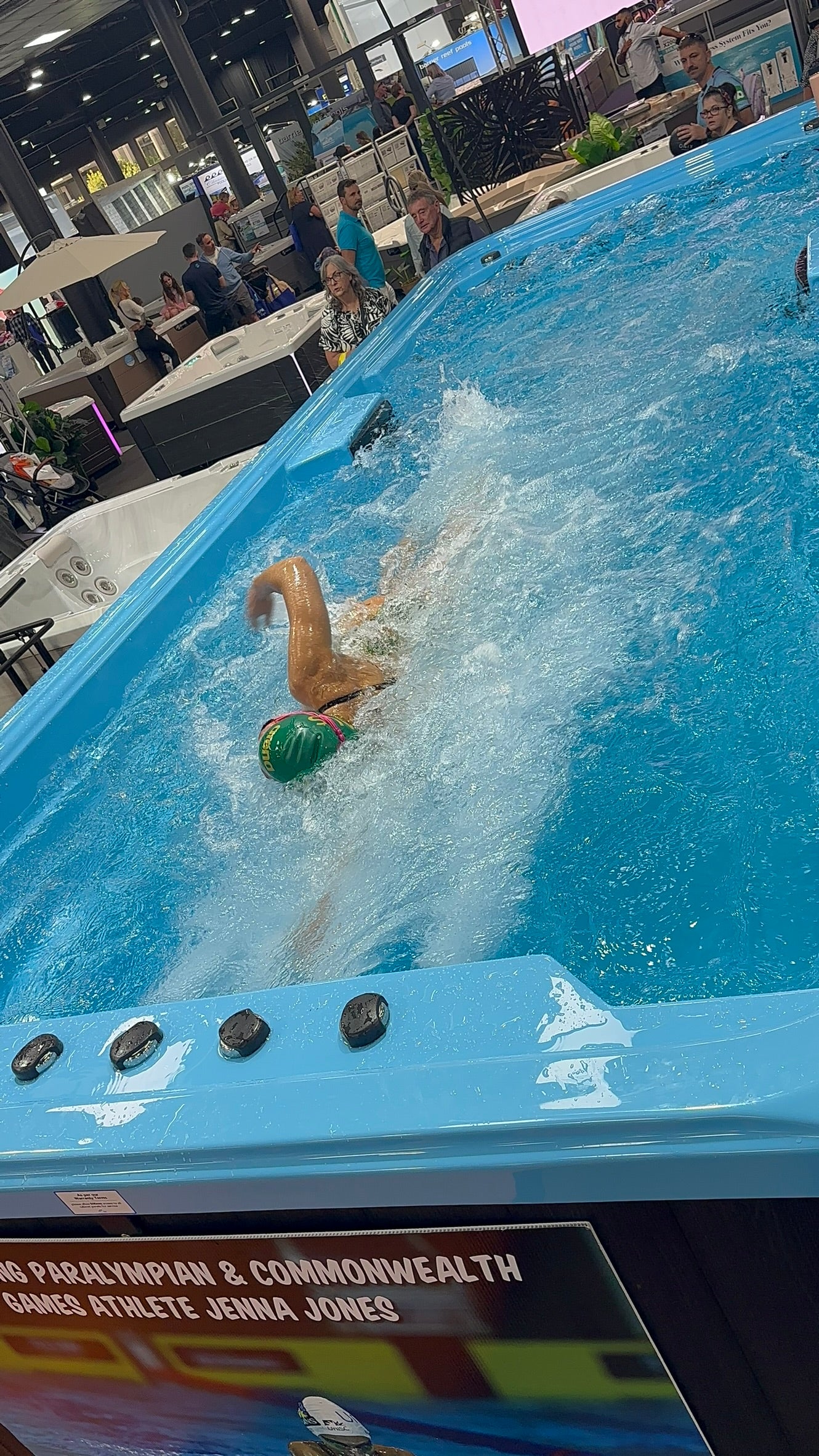 4m Urban Pool with 5 Speed Swim System