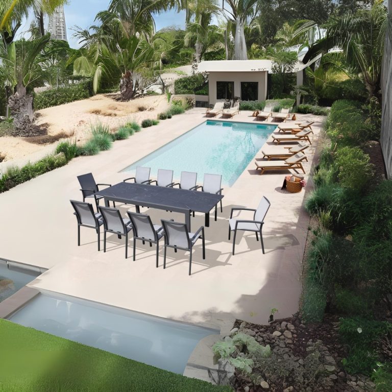 La Mesa Retractable 10-Seat Outdoor Dining Table