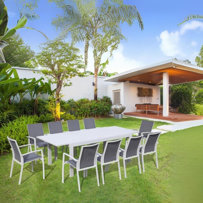 La Mesa Retractable 10-Seat Outdoor Dining Table